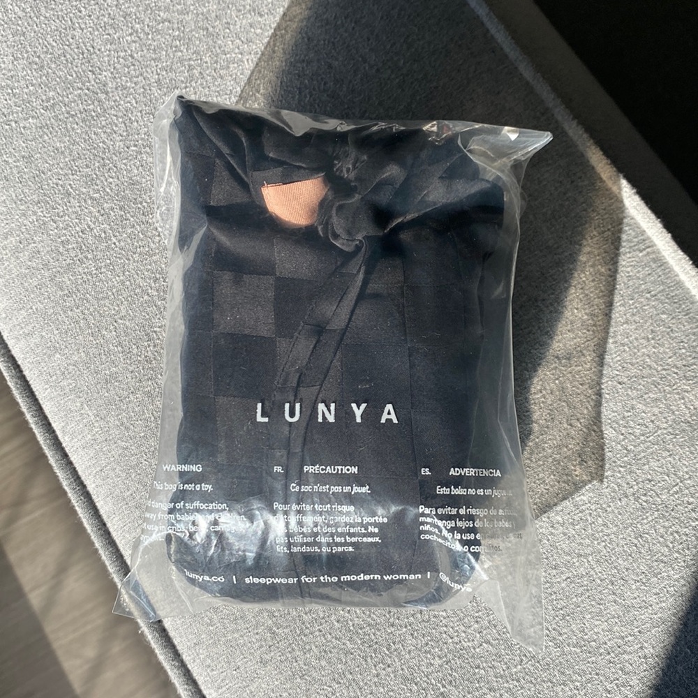 NWT - Lunya - Washable Silk Checkered Jacquard Sleep Mask - Black